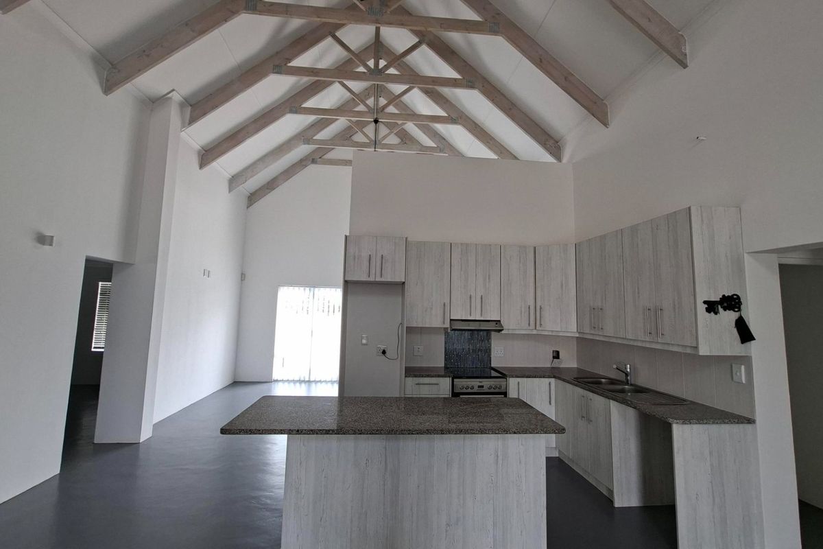 Charming 3-Bedroom Family Home in Lampiesbaai -  St Helena Bay - Photo 3