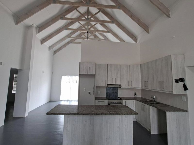 Charming 3-Bedroom Family Home in Lampiesbaai -  St Helena Bay - Photo 3
