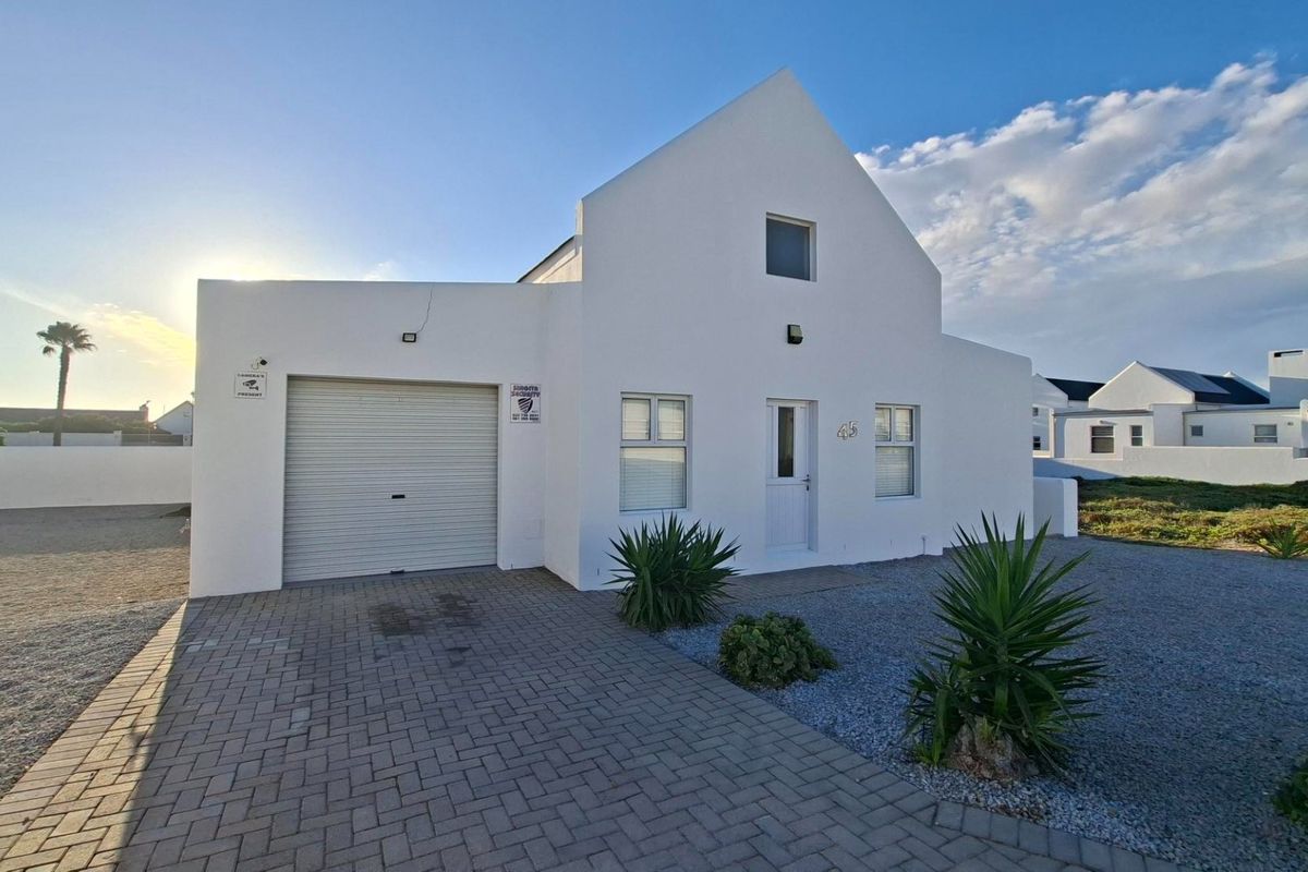Charming 3-Bedroom Family Home in Lampiesbaai -  St Helena Bay - Photo 2