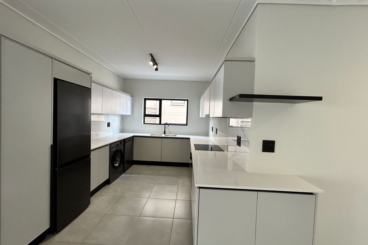3 BEDROOMS  2 BATHROOMS LUXURY APARTMENT - Photo 4