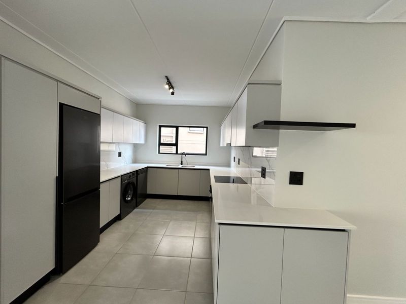 3 BEDROOMS  2 BATHROOMS LUXURY APARTMENT - Photo 4