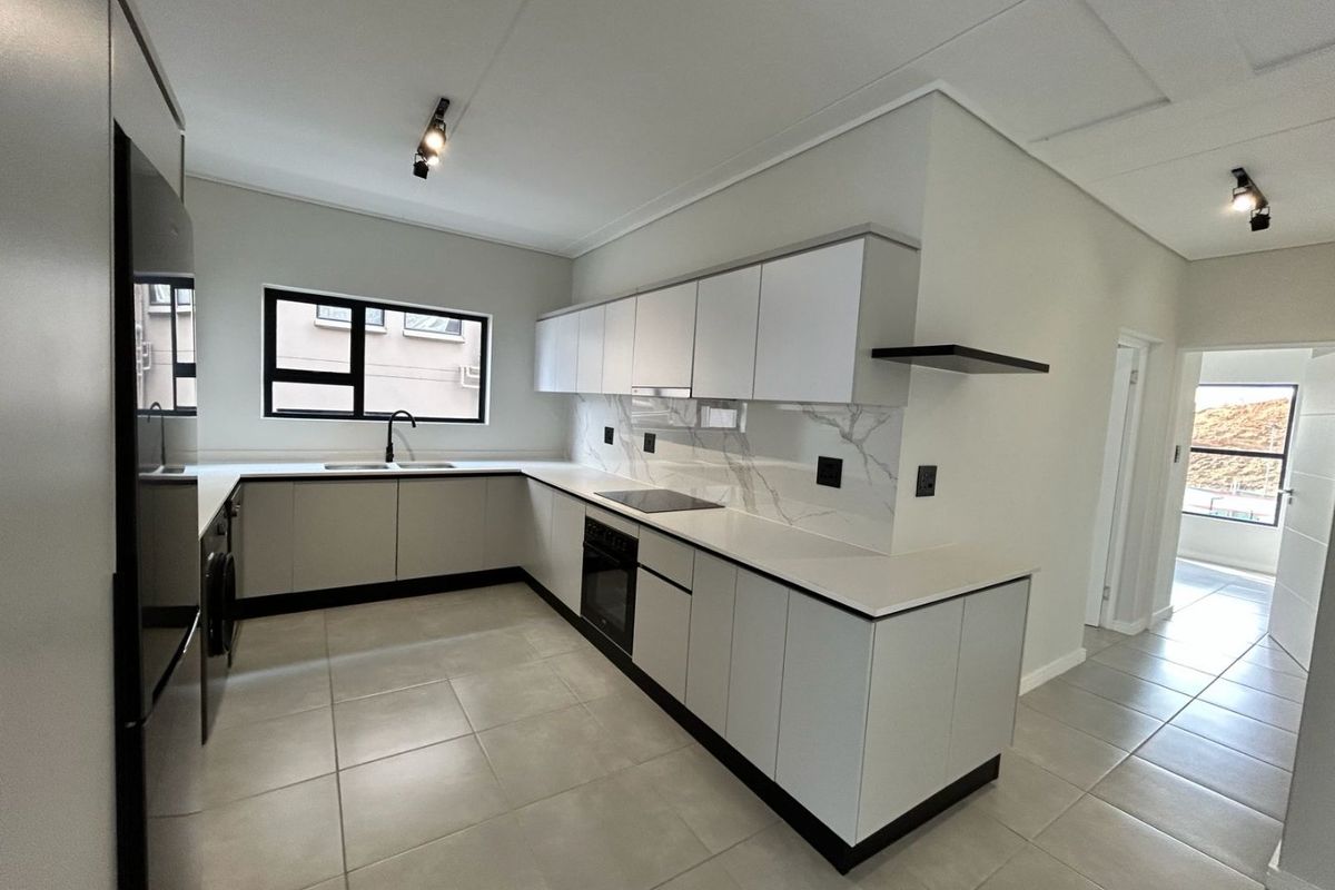 3 BEDROOMS  2 BATHROOMS LUXURY APARTMENT - Photo 3
