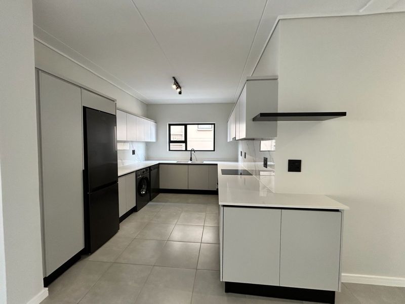 3 BEDROOMS  2 BATHROOMS LUXURY APARTMENT - Photo 6