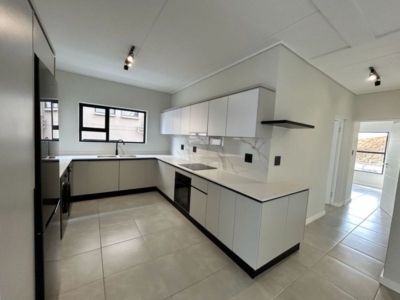 3 BEDROOMS  2 BATHROOMS LUXURY APARTMENT - Photo 3
