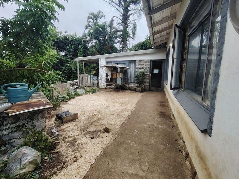 MR656790  Family home with a flat let.  - Photo 2
