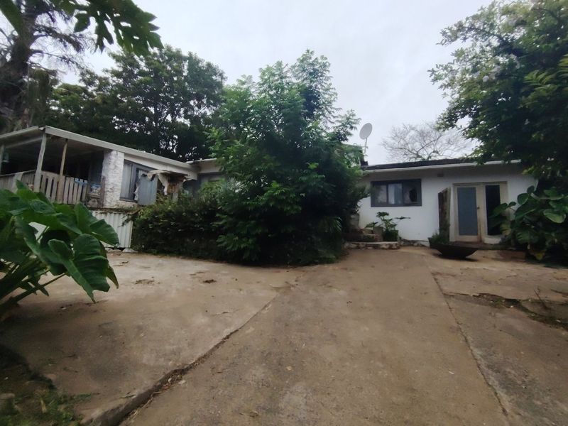 MR656790  Family home with a flat let.  - Photo 1