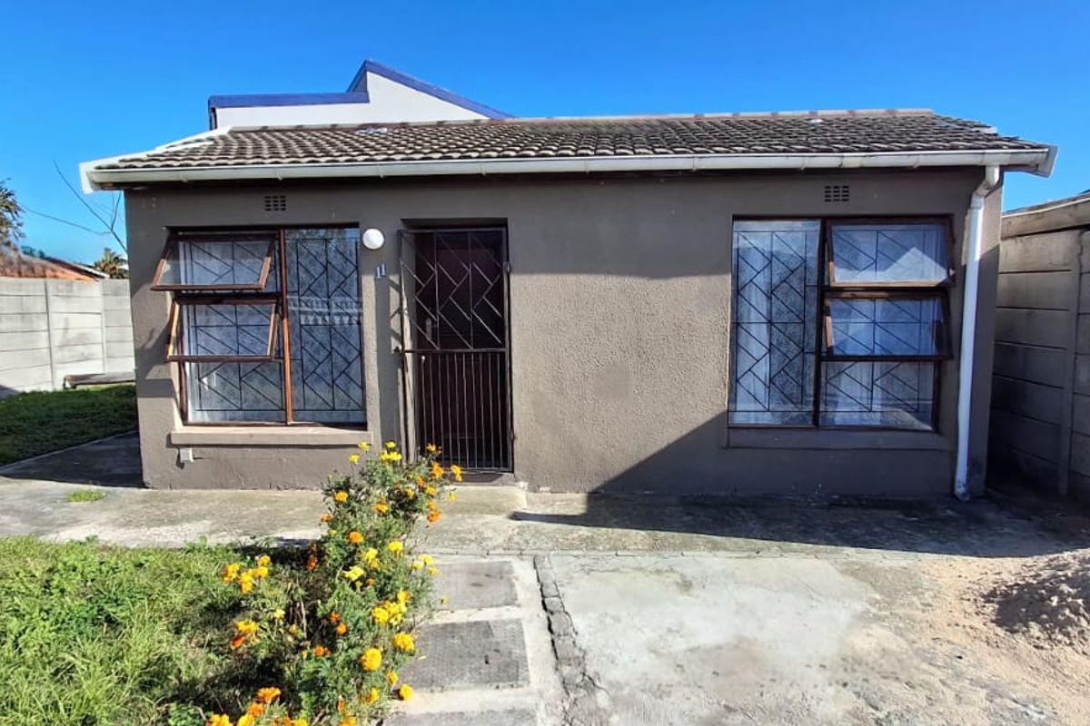 Family Home with Ample Parking in Heather Park - Photo 2
