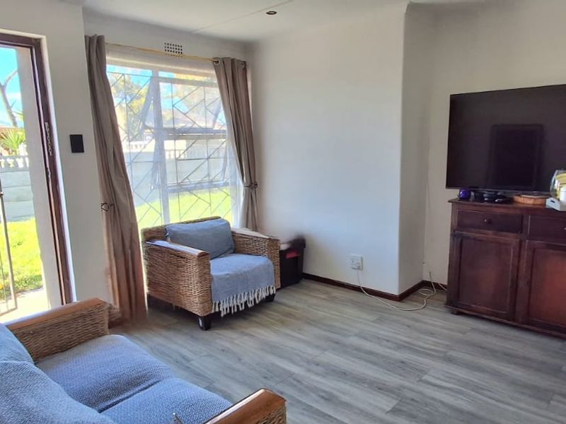 Family Home with Ample Parking in Heather Park - Photo 1