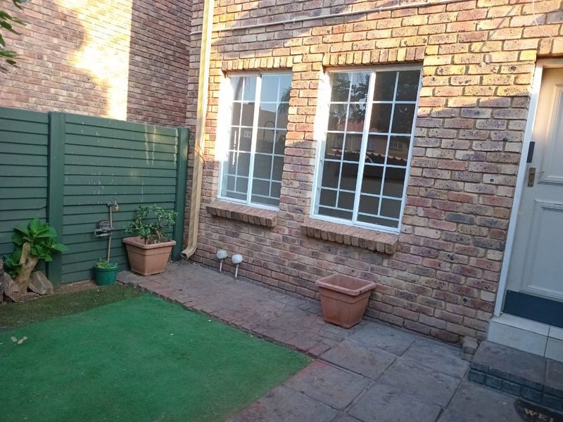 Cozy Home for Rent on edge of Ritondale  - Photo 2