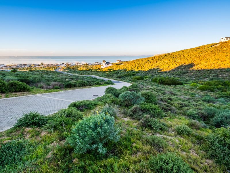 Escape the city to your own effortless weekend sanctuary where family memories are shaped by the magic of the West Coast ocean. - Photo 3