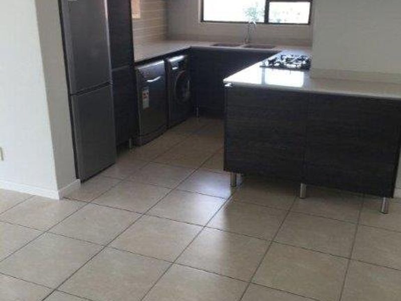 Modern 3-Bedroom Flat – Secure, Stylish & Ready to Move In! - Photo 5