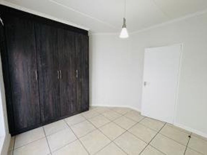 Modern 3-Bedroom Flat – Secure, Stylish & Ready to Move In! - Photo 6