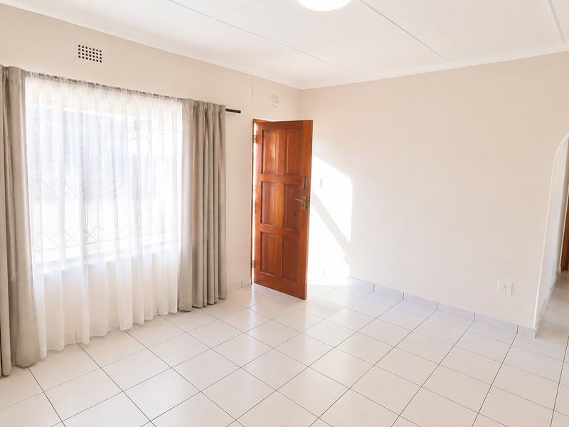 Great Starter Home – Ideal for First-Time Buyers or Investors - Photo 3