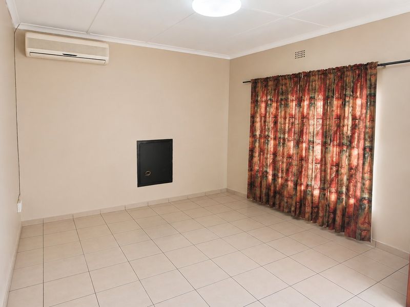 Great Starter Home – Ideal for First-Time Buyers or Investors - Photo 4