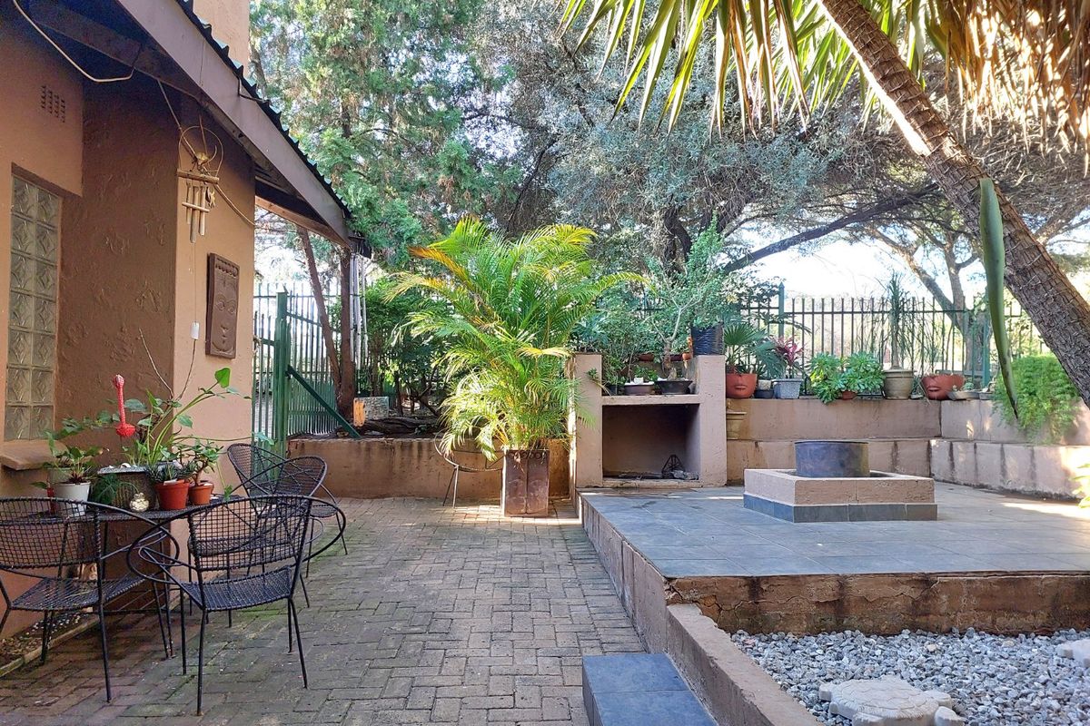 Beautiful Family Home for Sale in Brits - Photo 2