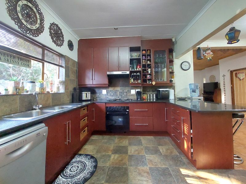 Beautiful Family Home for Sale in Brits - Photo 10