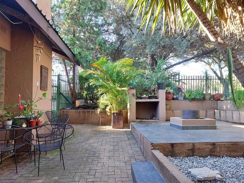 Beautiful Family Home for Sale in Brits - Photo 2