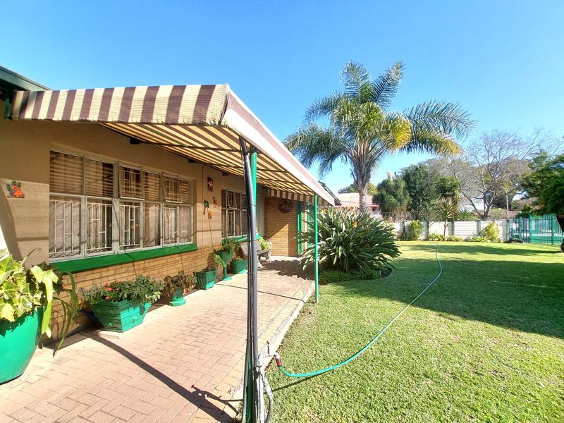 Business Opportunity or Spacious Family Home in Brits - Photo 2