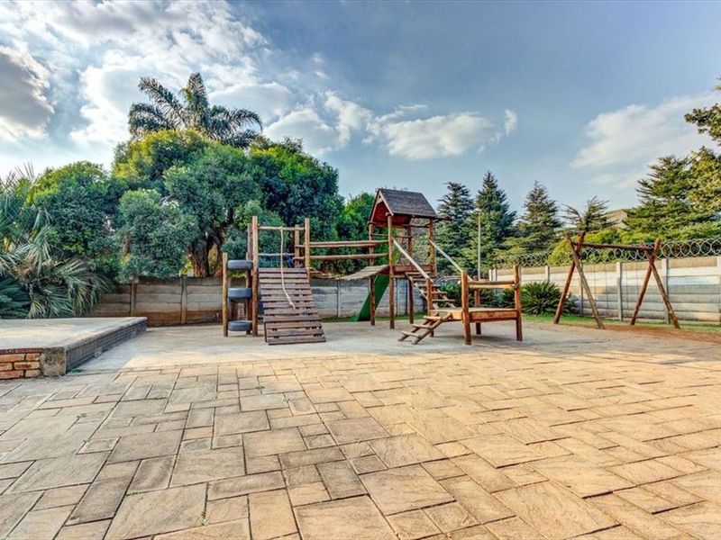 Spacious Family Home With Income Potential - Photo 3