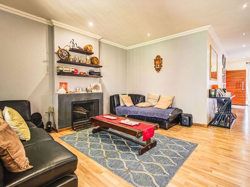 Exceptional Family Home With Two Granny Flats - Photo 3