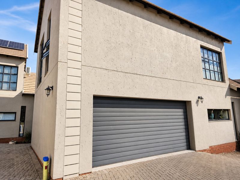 Exclusive Double-Storey Townhouse in Woodland Hills Bergendal Estate - Photo 5
