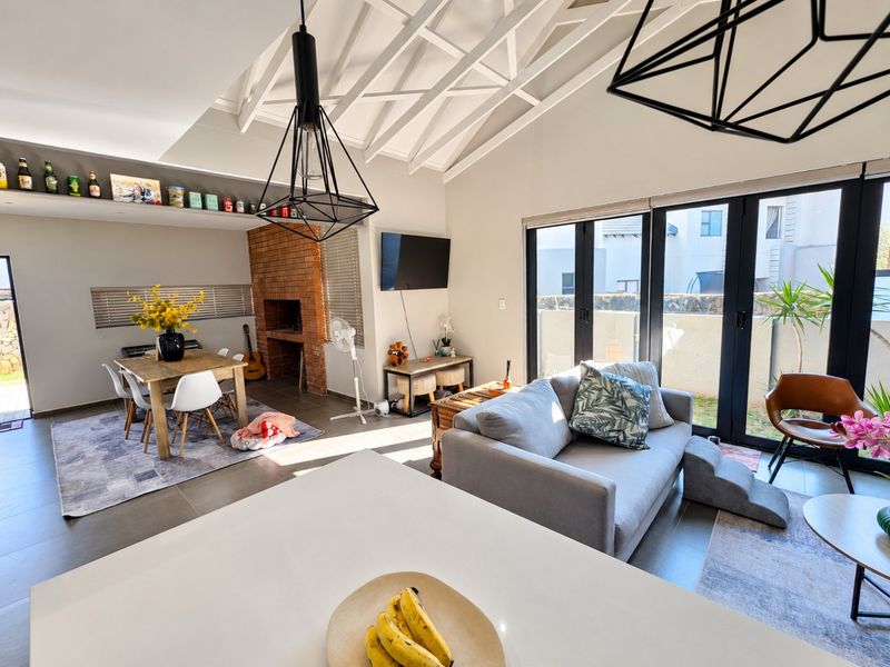 Exclusive Double-Storey Townhouse in Woodland Hills Bergendal Estate - Photo 1