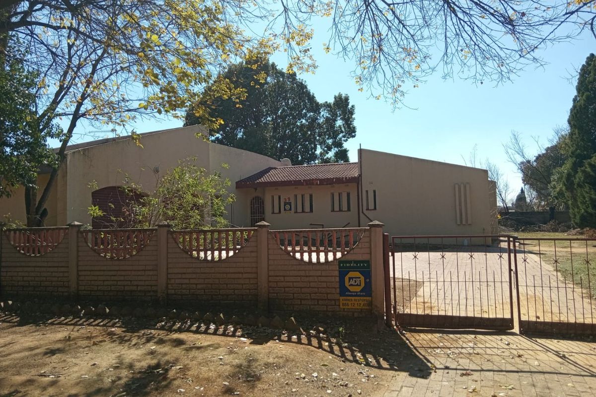 3-Bedroom Home with a double Garage, En-Suite in Bergsig  - Photo 3