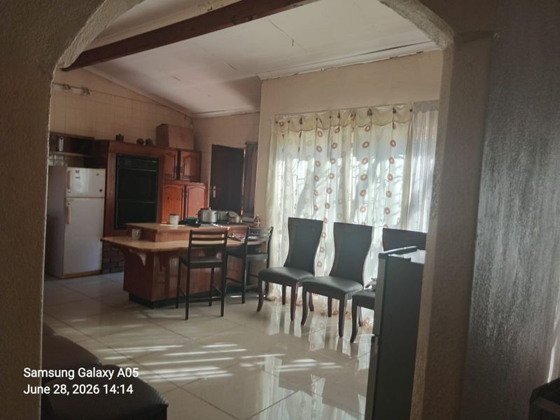 3-Bedroom Home with a double Garage, En-Suite in Bergsig  - Photo 9