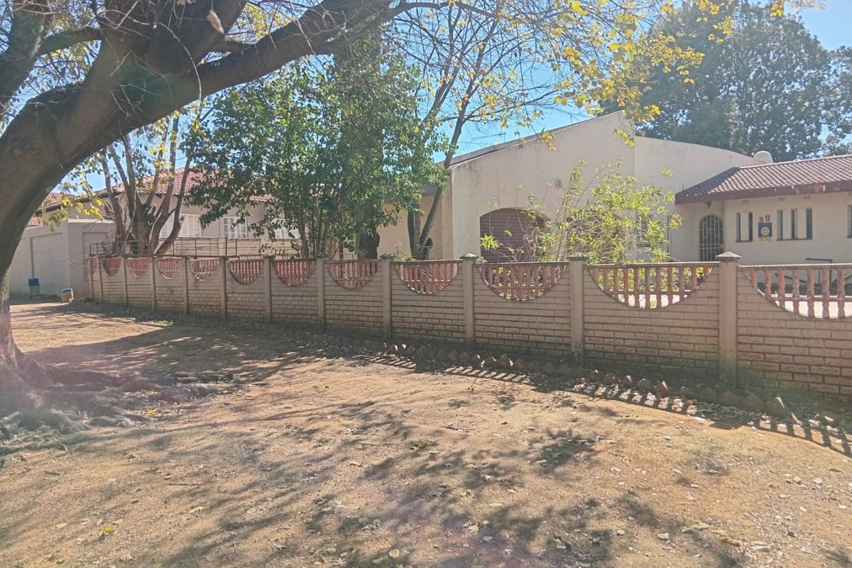 3-Bedroom Home with a double Garage, En-Suite in Bergsig  - Photo 4