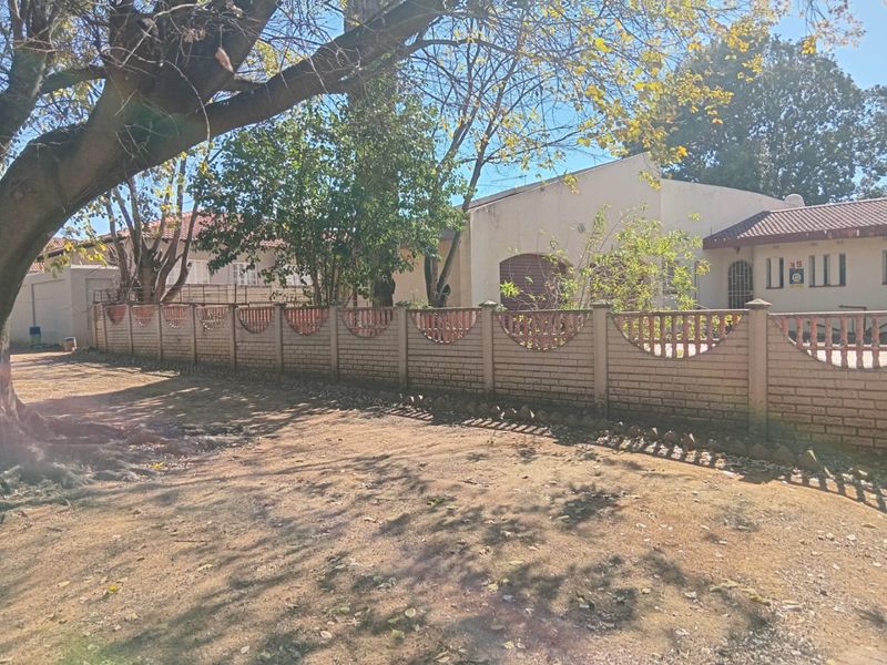 3-Bedroom Home with a double Garage, En-Suite in Bergsig  - Photo 4