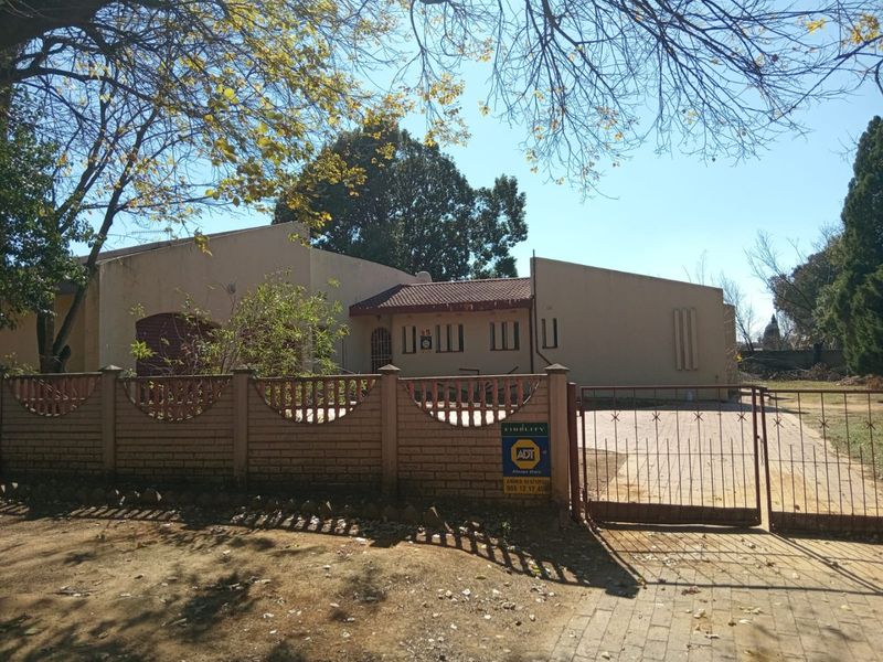 3-Bedroom Home with a double Garage, En-Suite in Bergsig  - Photo 3