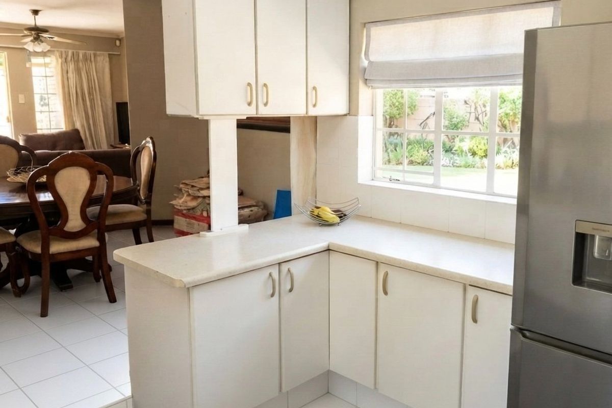 WELL PRICED COSY 3 BEDROOM FAMILY HOME FOR SALE  - Photo 4