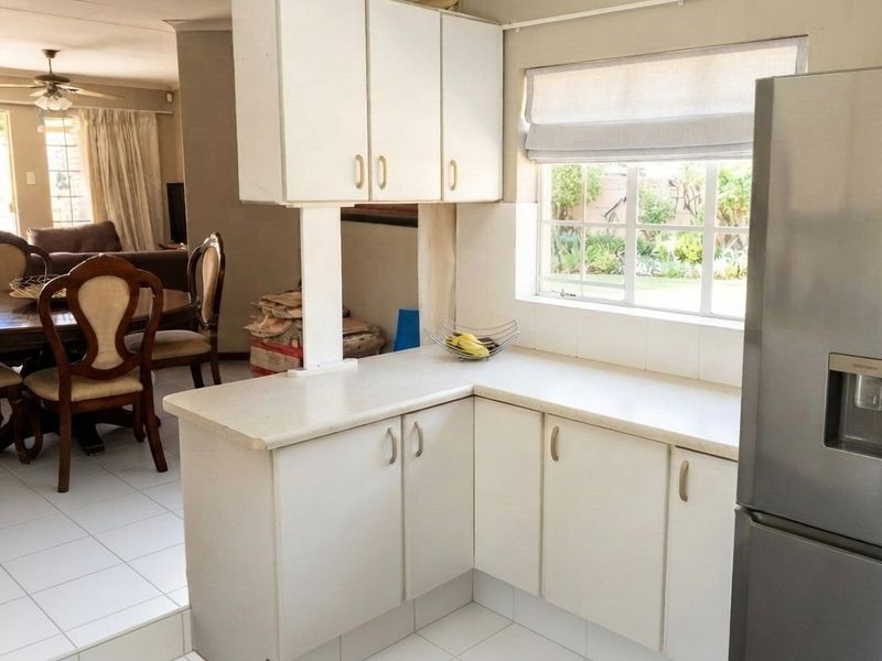 WELL PRICED COSY 3 BEDROOM FAMILY HOME FOR SALE  - Photo 4