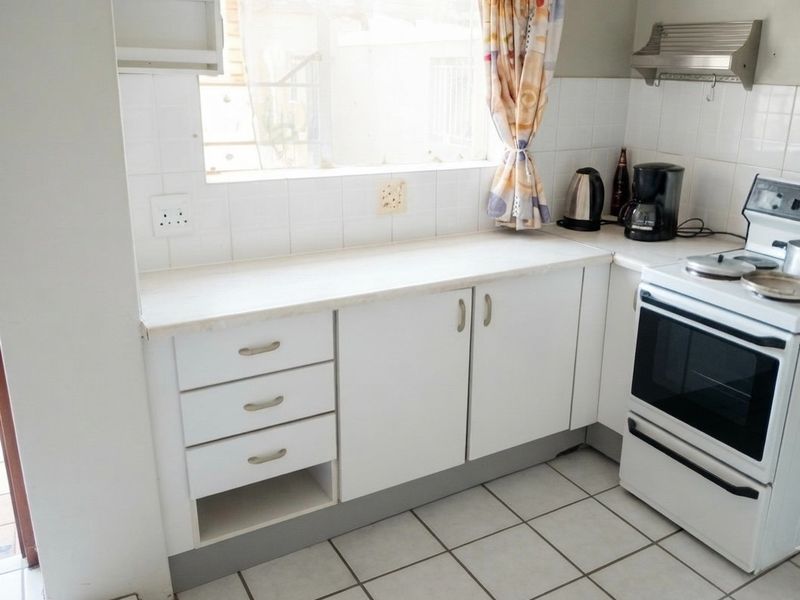 WELL PRICED COSY 3 BEDROOM FAMILY HOME FOR SALE  - Photo 6
