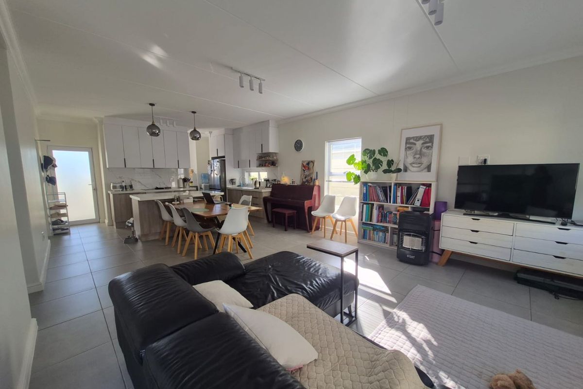 Modern 3-Bedroom Home for Rent in Bonsai Estate, Kraaifontein - Photo 2