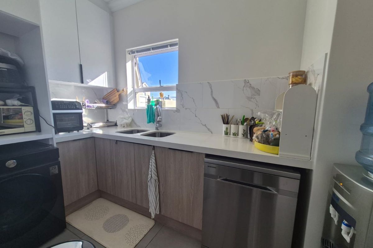 Modern 3-Bedroom Home for Rent in Bonsai Estate, Kraaifontein - Photo 3