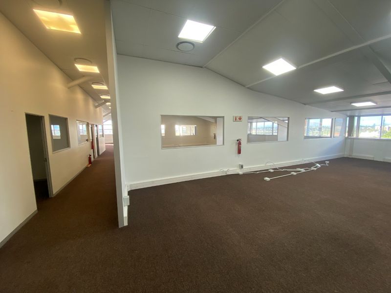 477m2 Commercial Space to Let  - Photo 2