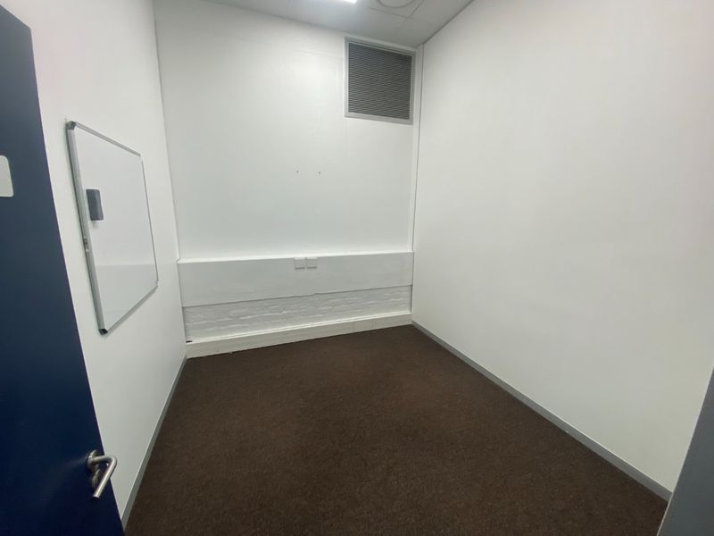 477m2 Commercial Space to Let  - Photo 4