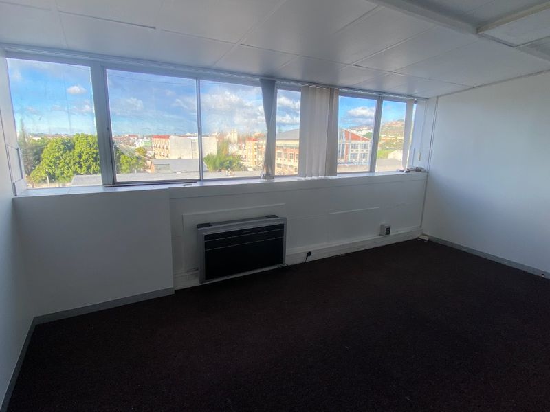 477m2 Commercial Space to Let  - Photo 8