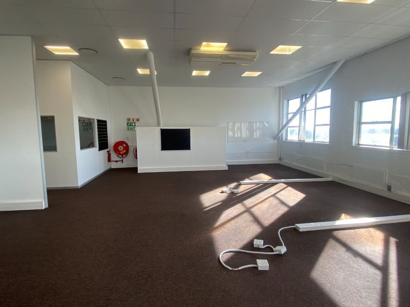 477m2 Commercial Space to Let  - Photo 10