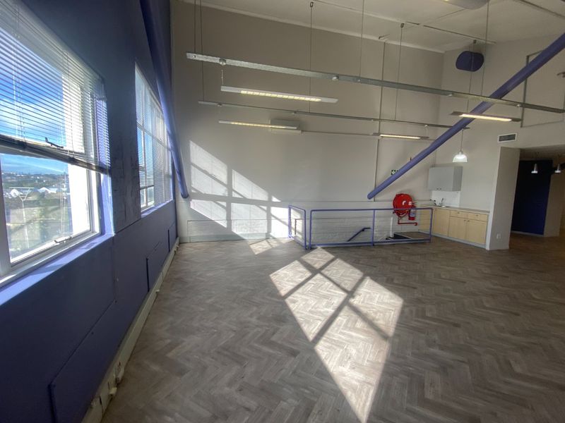 117m2 Commercial to Let  - Photo 3