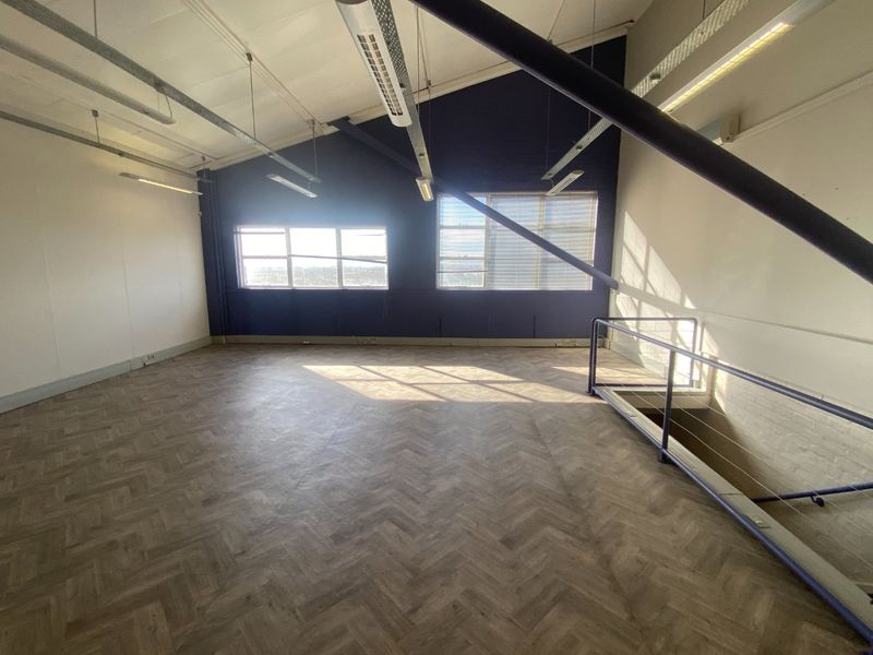 117m2 Commercial to Let  - Photo 1