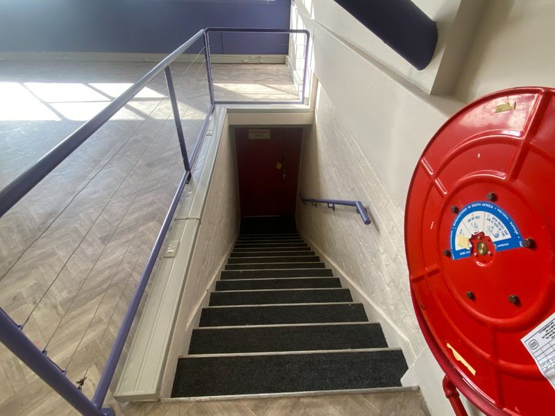 117m2 Commercial to Let  - Photo 10