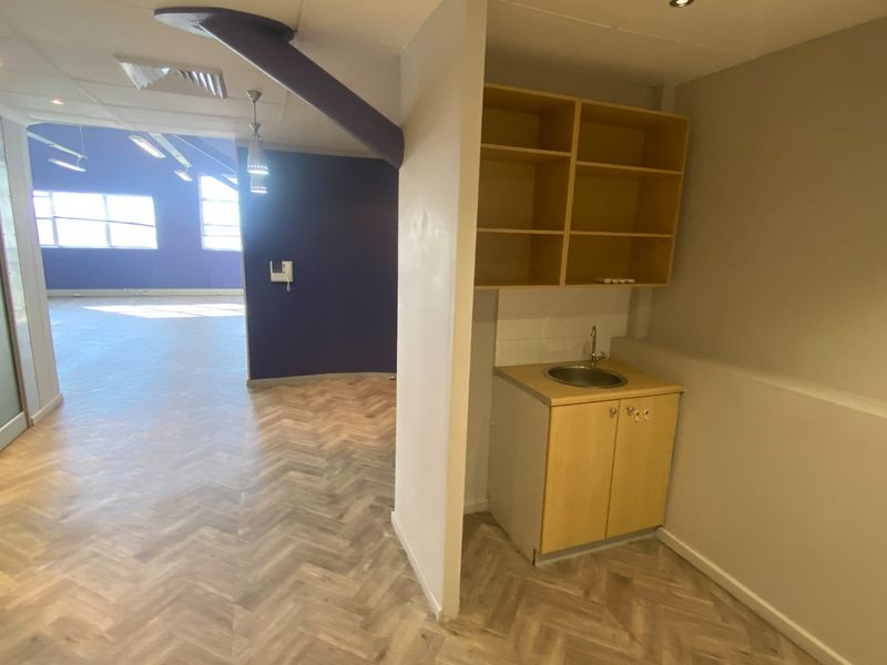 117m2 Commercial to Let  - Photo 7