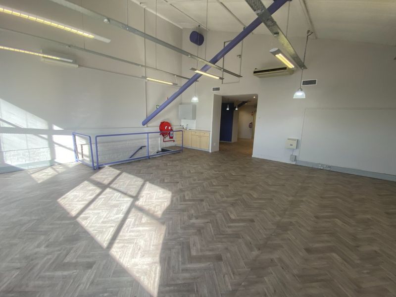 117m2 Commercial to Let  - Photo 2
