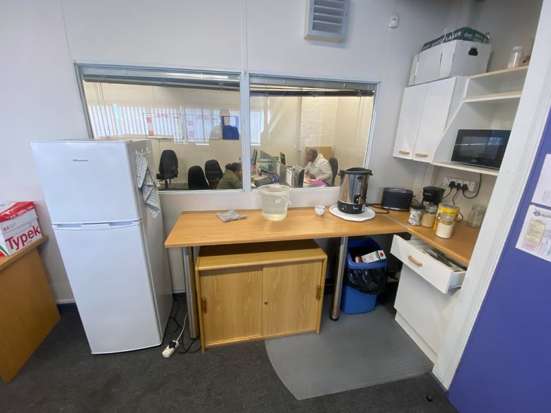 168m2 Commercial Space to Let  - Photo 4