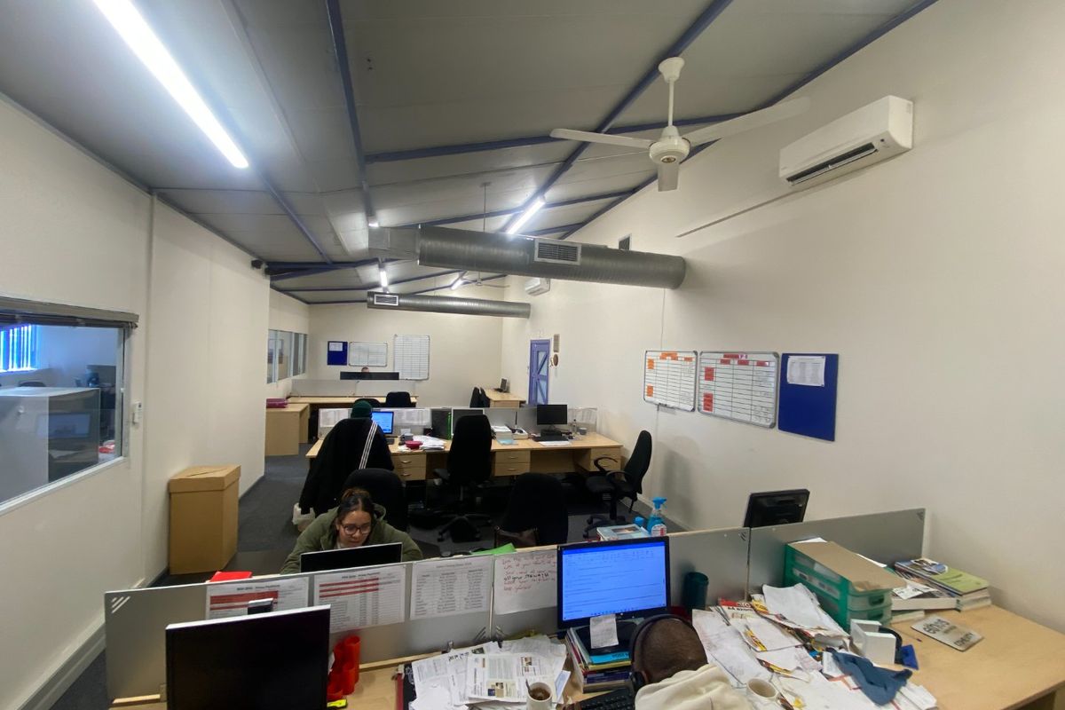 168m2 Commercial Space to Let  - Photo 2