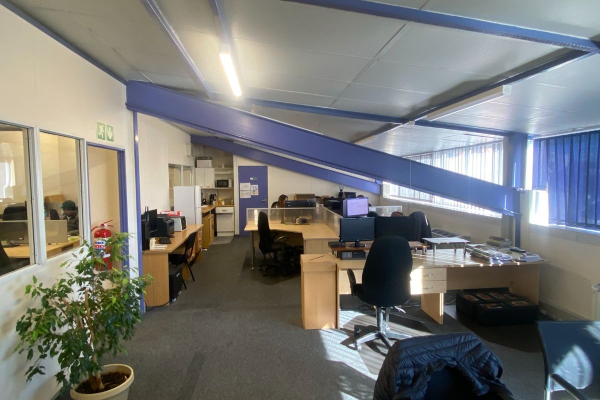 168m2 Commercial Space to Let  - Photo 3