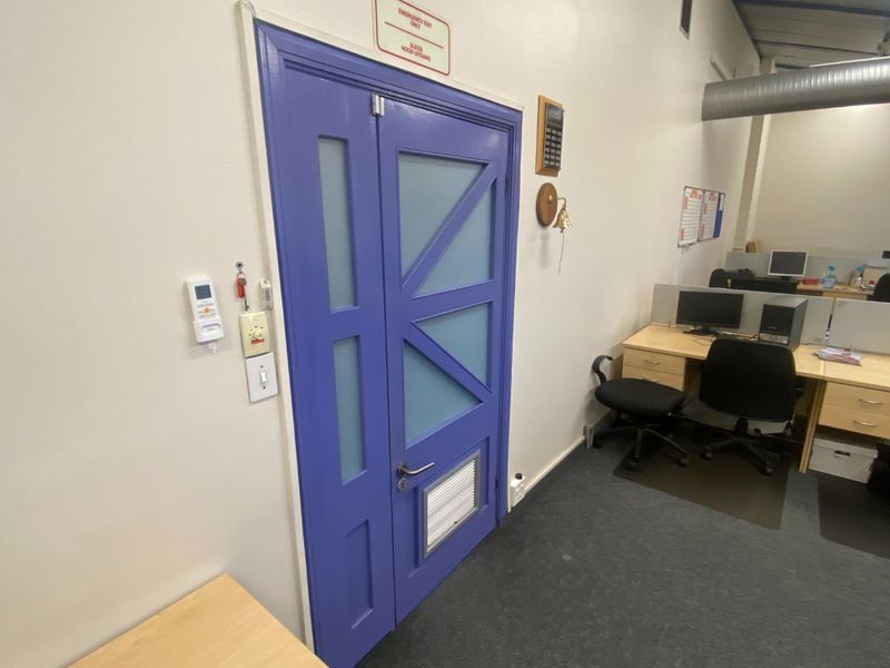 168m2 Commercial Space to Let  - Photo 8
