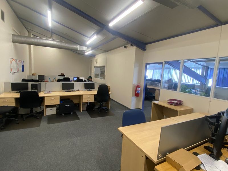 168m2 Commercial Space to Let  - Photo 7